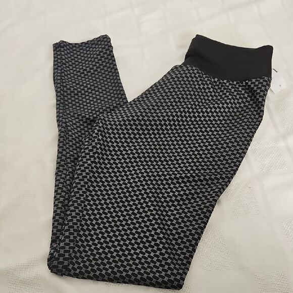 Black and Gray Leggings With Butt-Lift - Picture 11 of 16